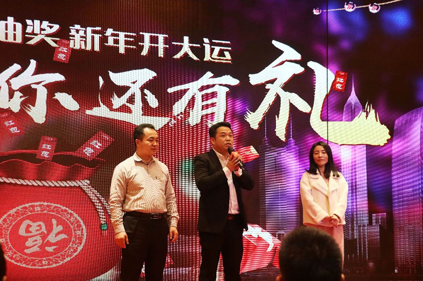 养生理疗仪专家亮而彩集团精英出席深圳美协会 养生理疗仪专家亮而彩集团精英出席深圳美协会